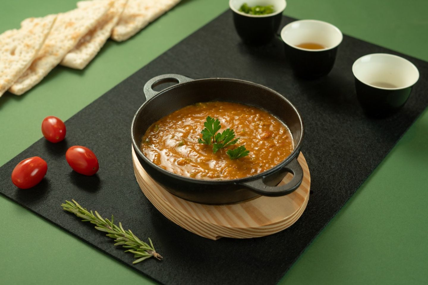 طاجن عدس اشاهر بالسمسم