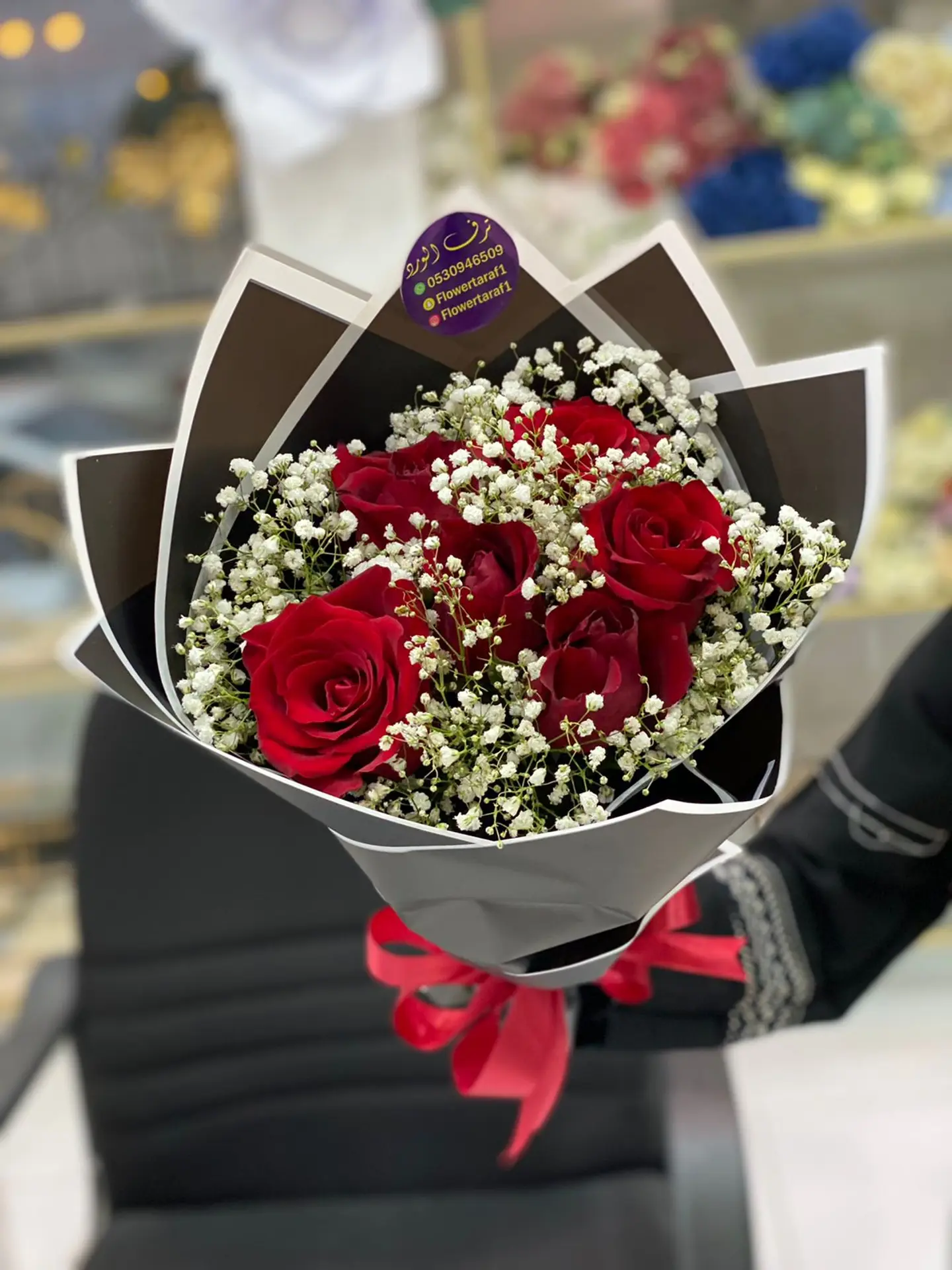 بوكيه احمر تغليف اسود وابيض