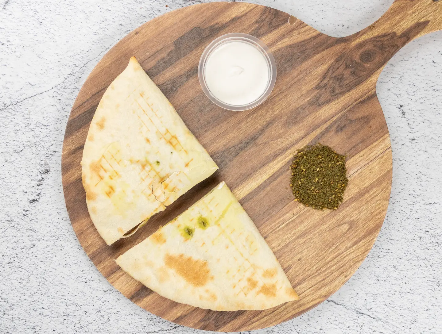 فطيرة لبنة و زعتر