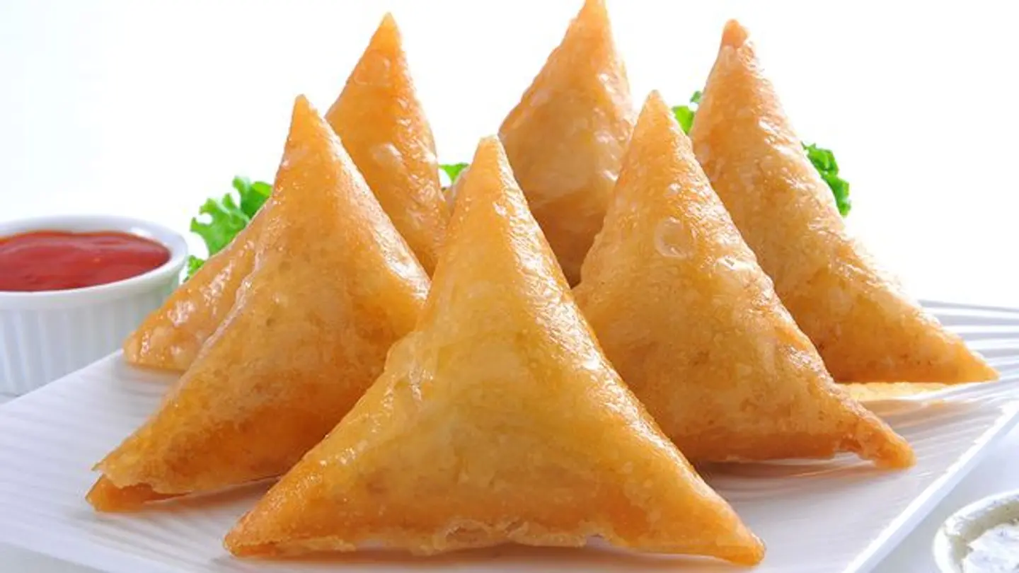 Cheese Samosa With Olives And Peppar(7 Pieces