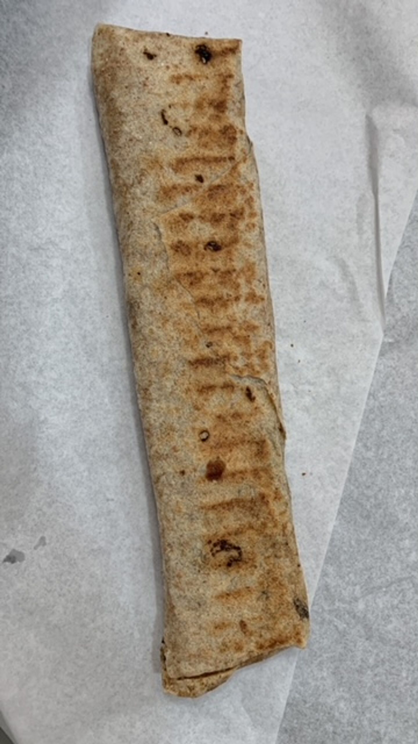 نقانق مع بيض خبز صاج صغير