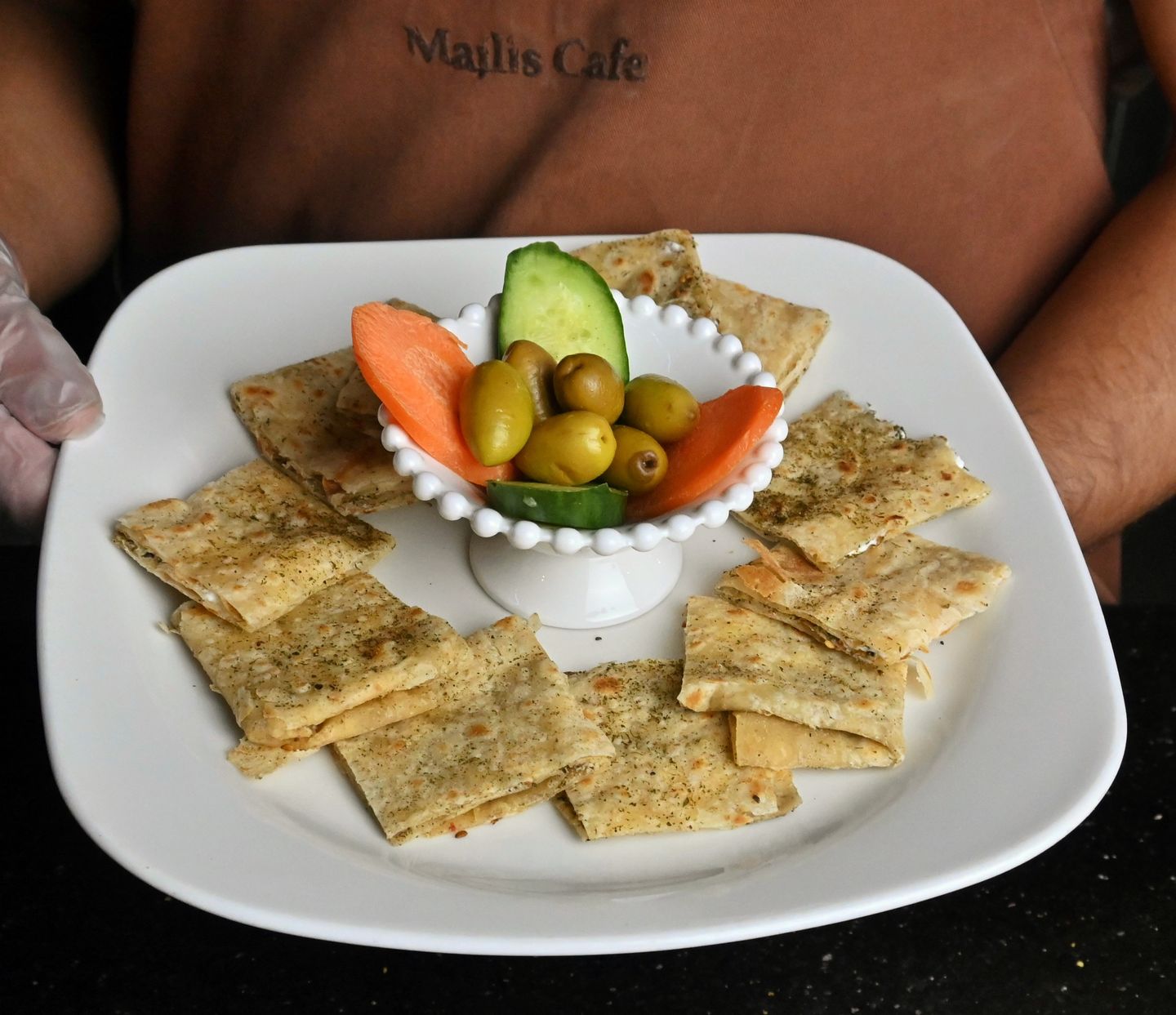 شباتي زعتر ولبنة