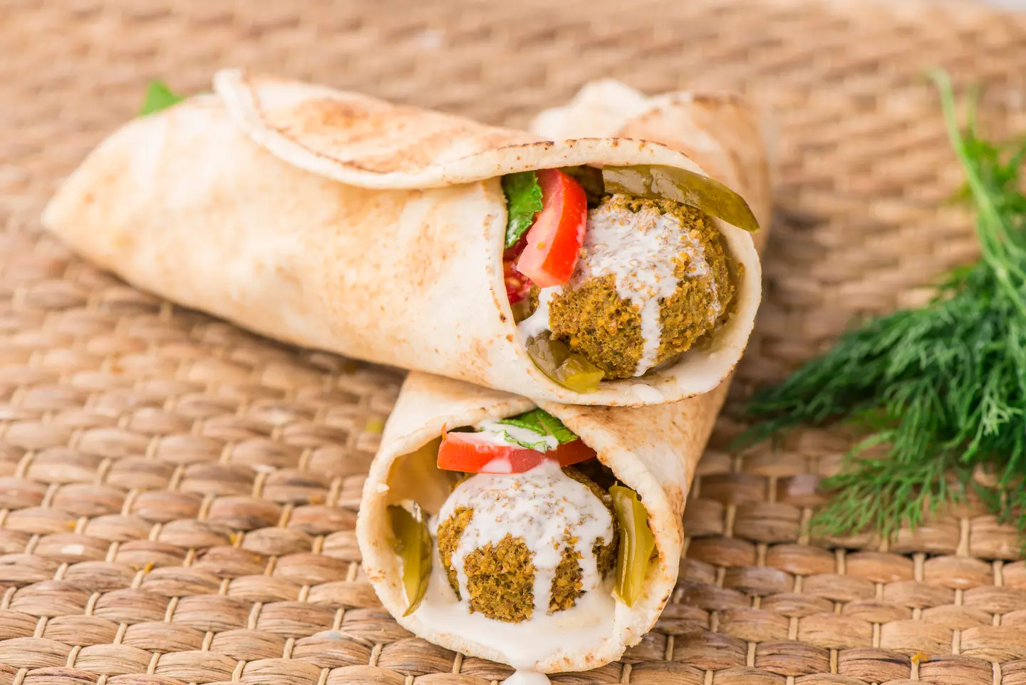 ساندوتش فلافل بالحمص و البطاطس