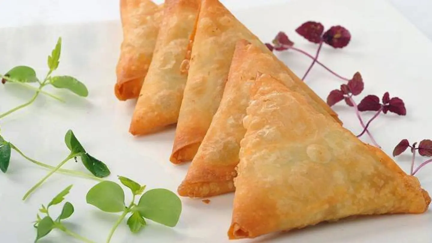 سمبوسه جبنة