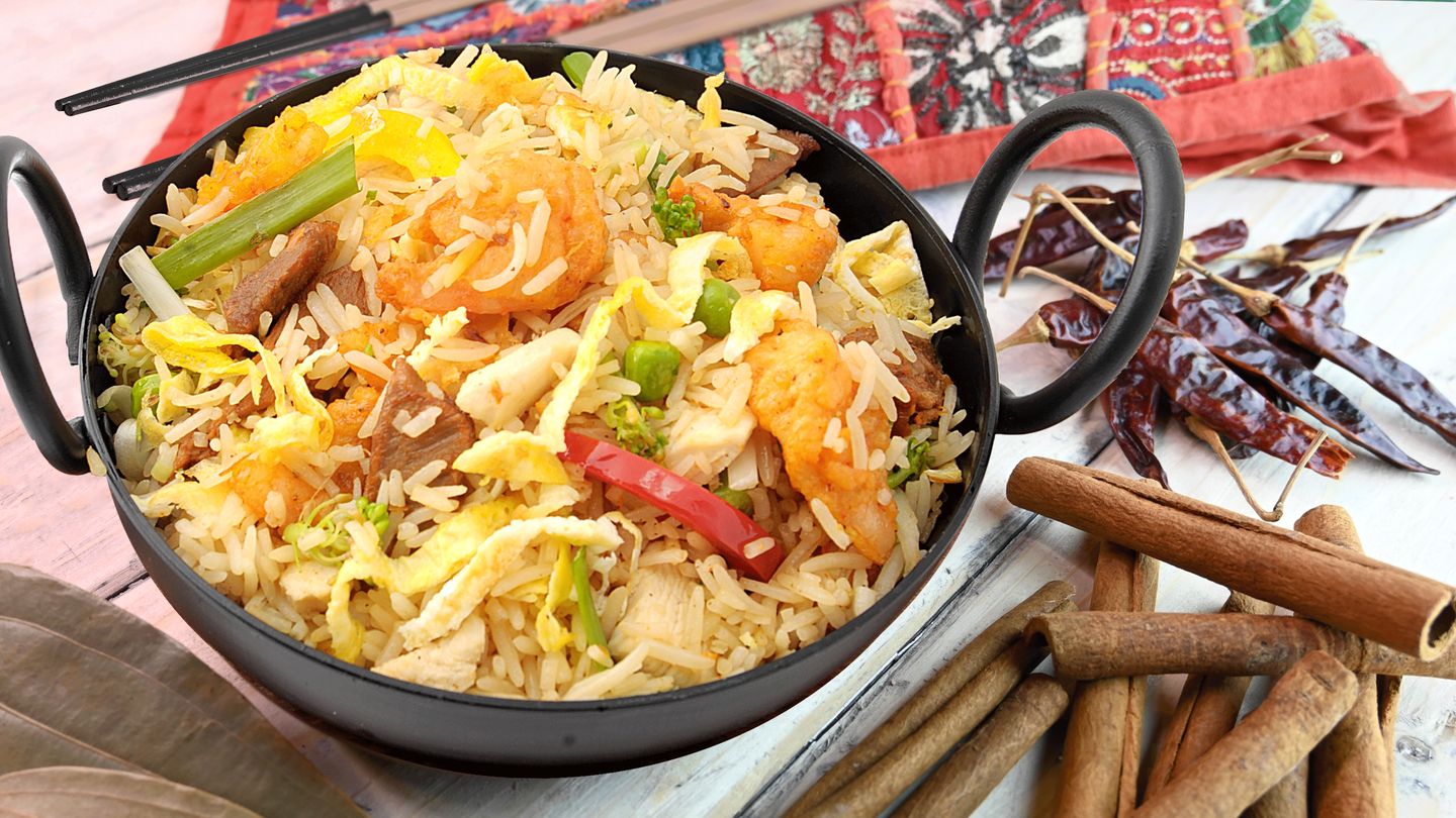 أرز  مقلي بالدجاج