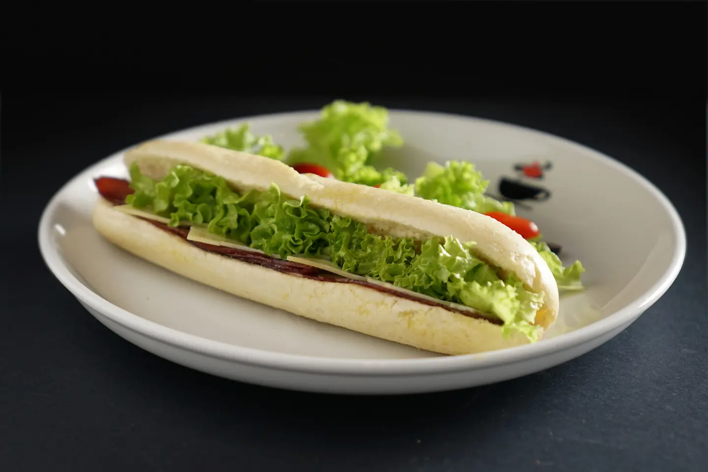 ساندوتش البسطرمة الحارة