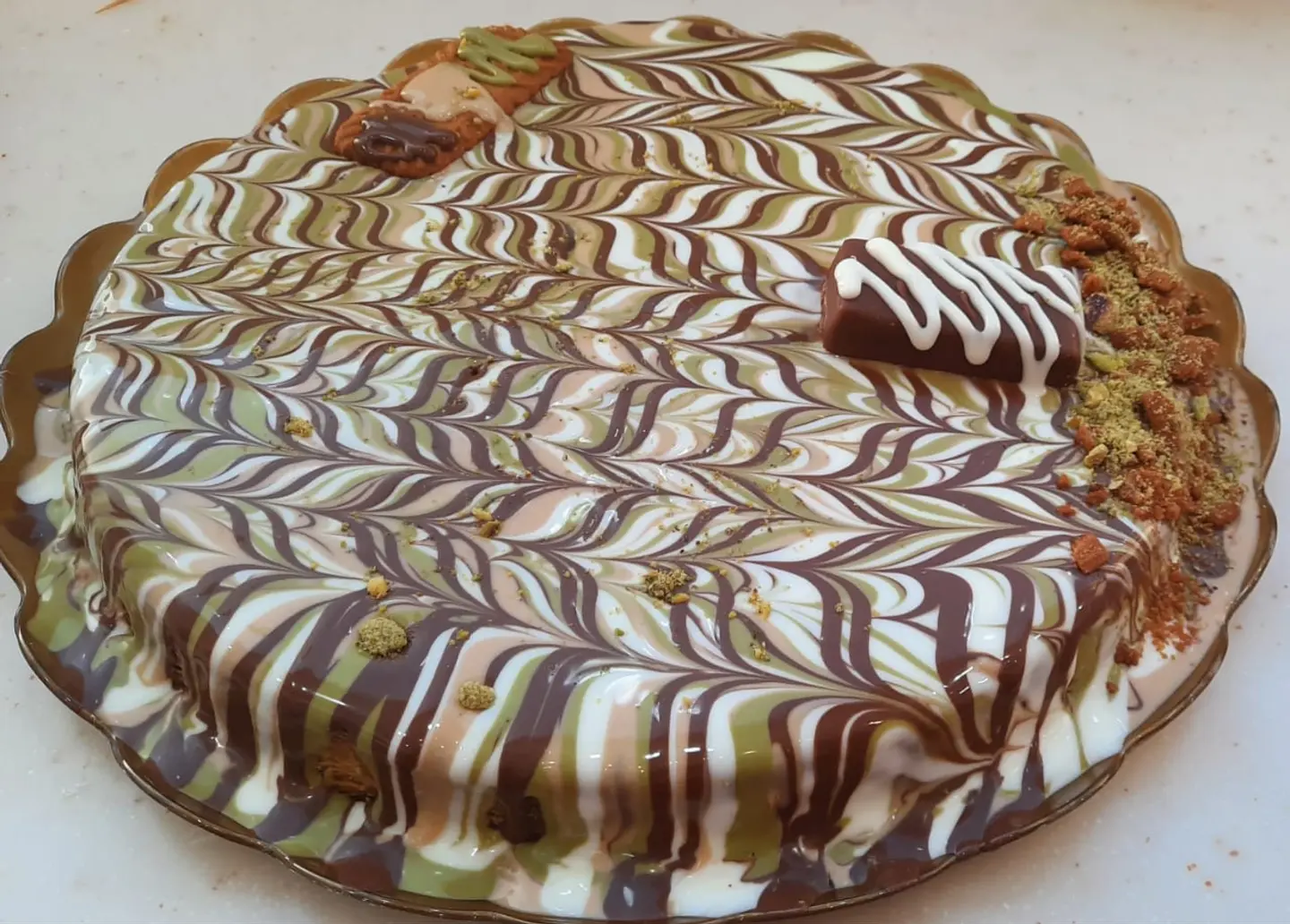Large Circular Stuffed With Cream And Mix