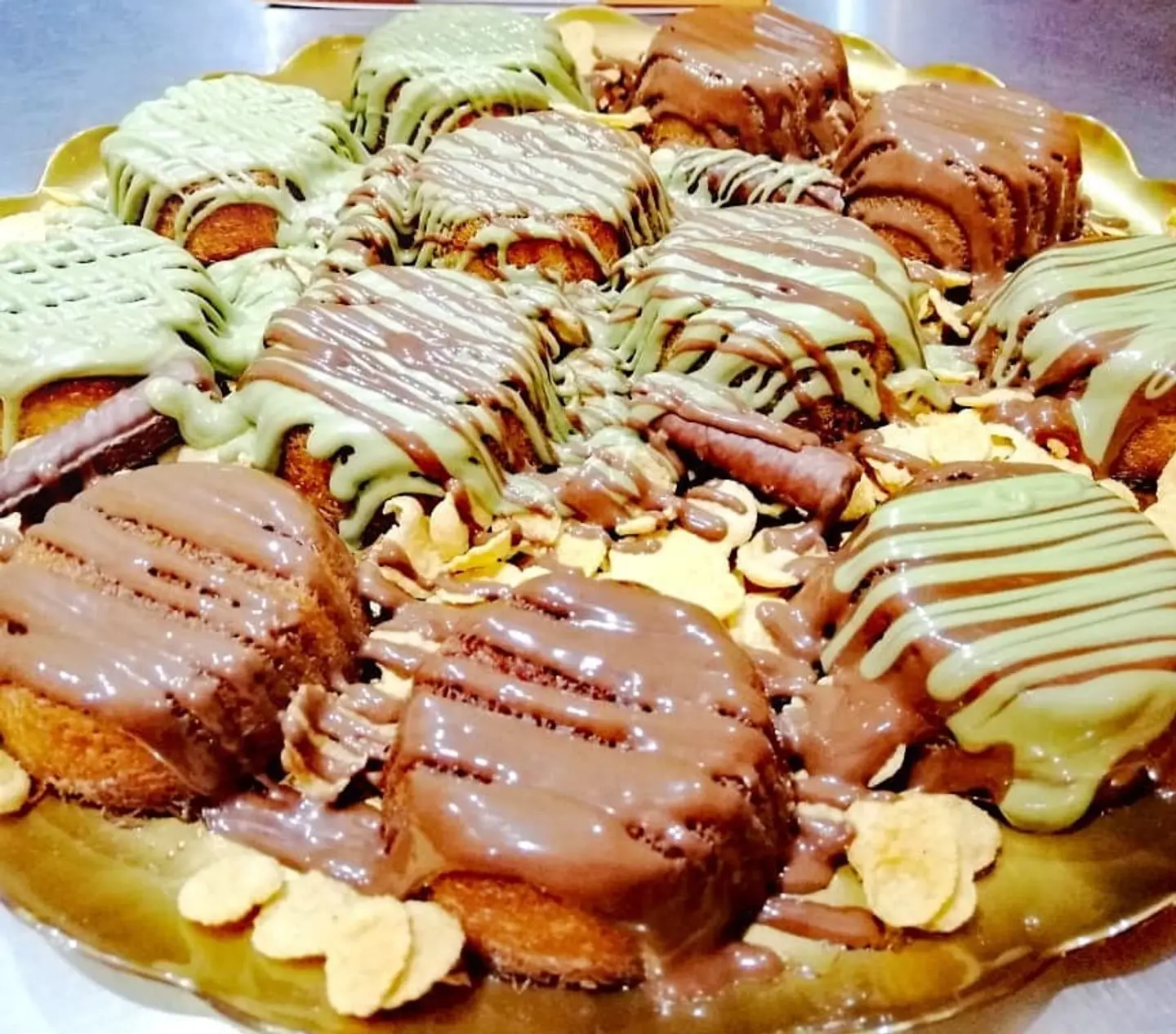 Cup Stuffed With Cream And Pistachio ( 10 Pieces )