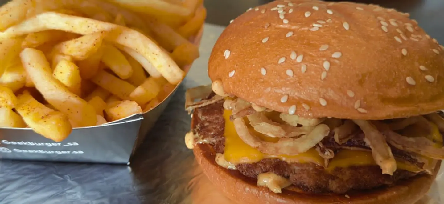 Cheese Burger + Fries