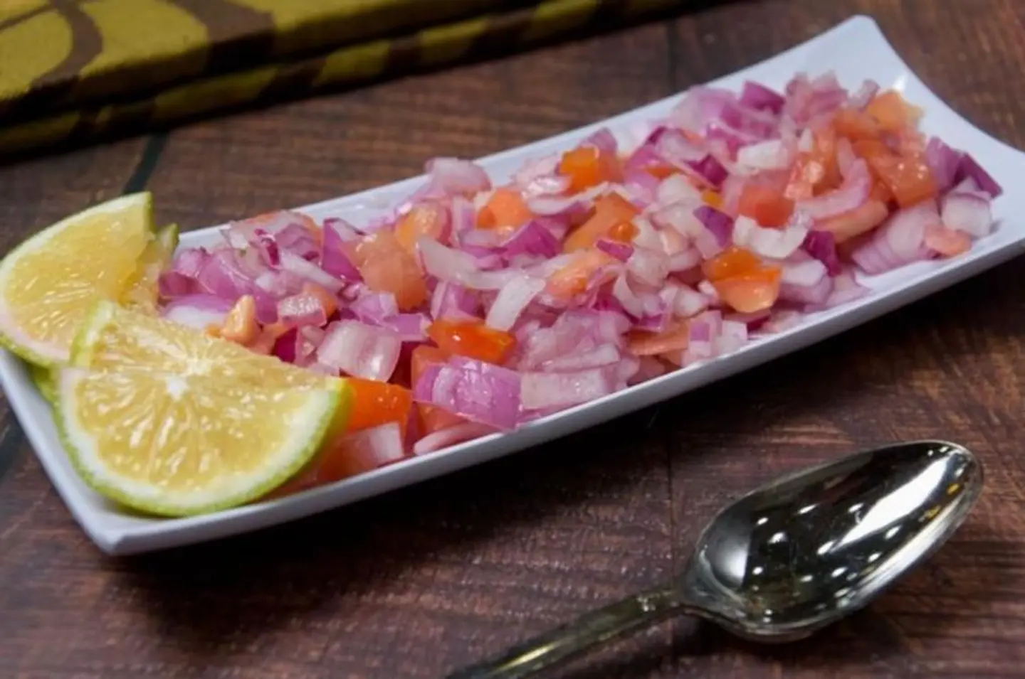 سلطة طماطم وبصل