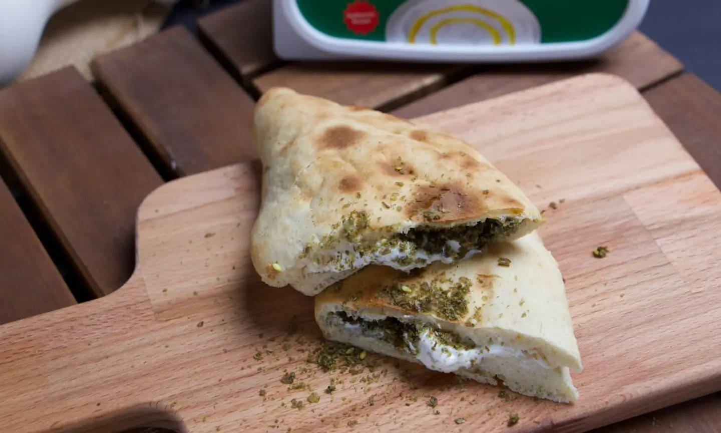 لبنه مع زعتر