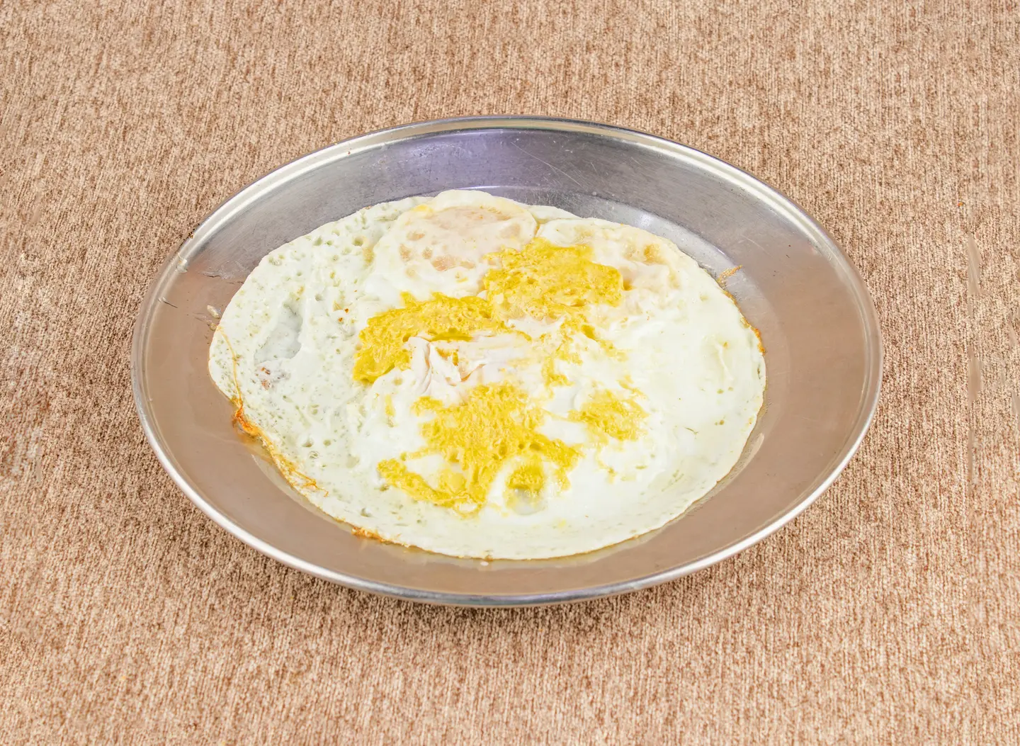 بيض عيون