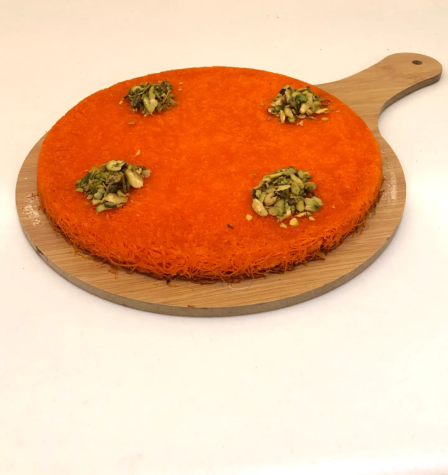 كنافة حمراء بالجبن - جبن حمراء صغير