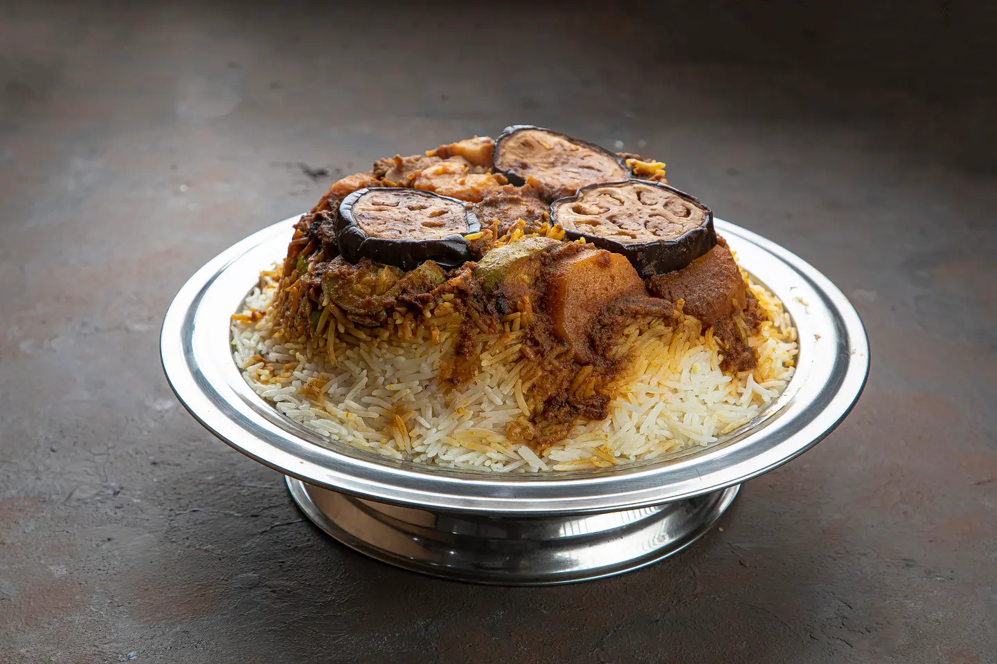 نصف دجاجة مقلوبة الدار