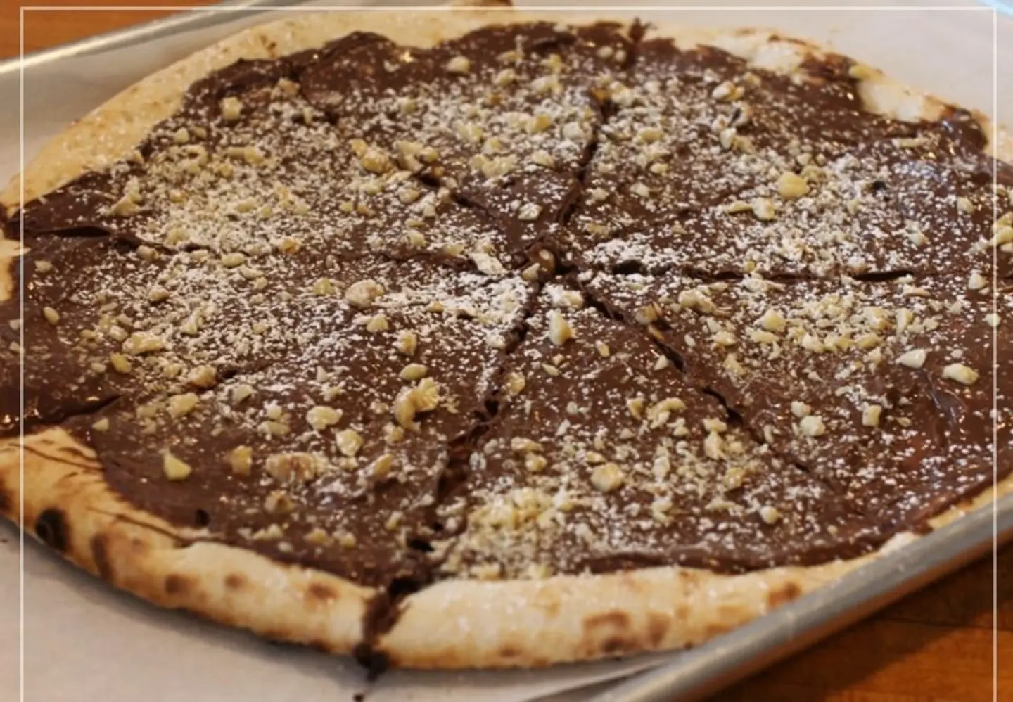 Pizza Con Nutella E Polvere Di Nocciola