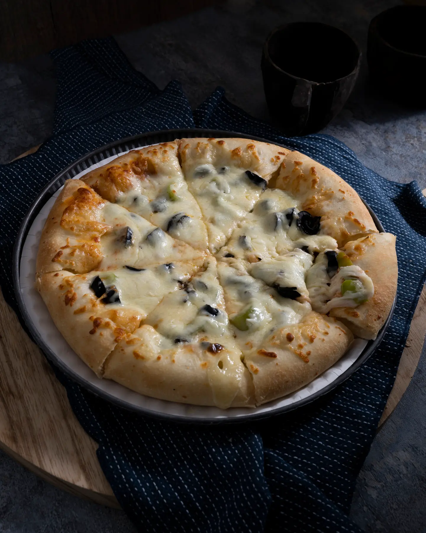 Small Margherita Pizza With Cheese Tips