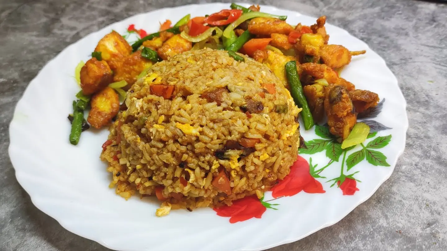 Fried Rice With Chicken And Turmeric
