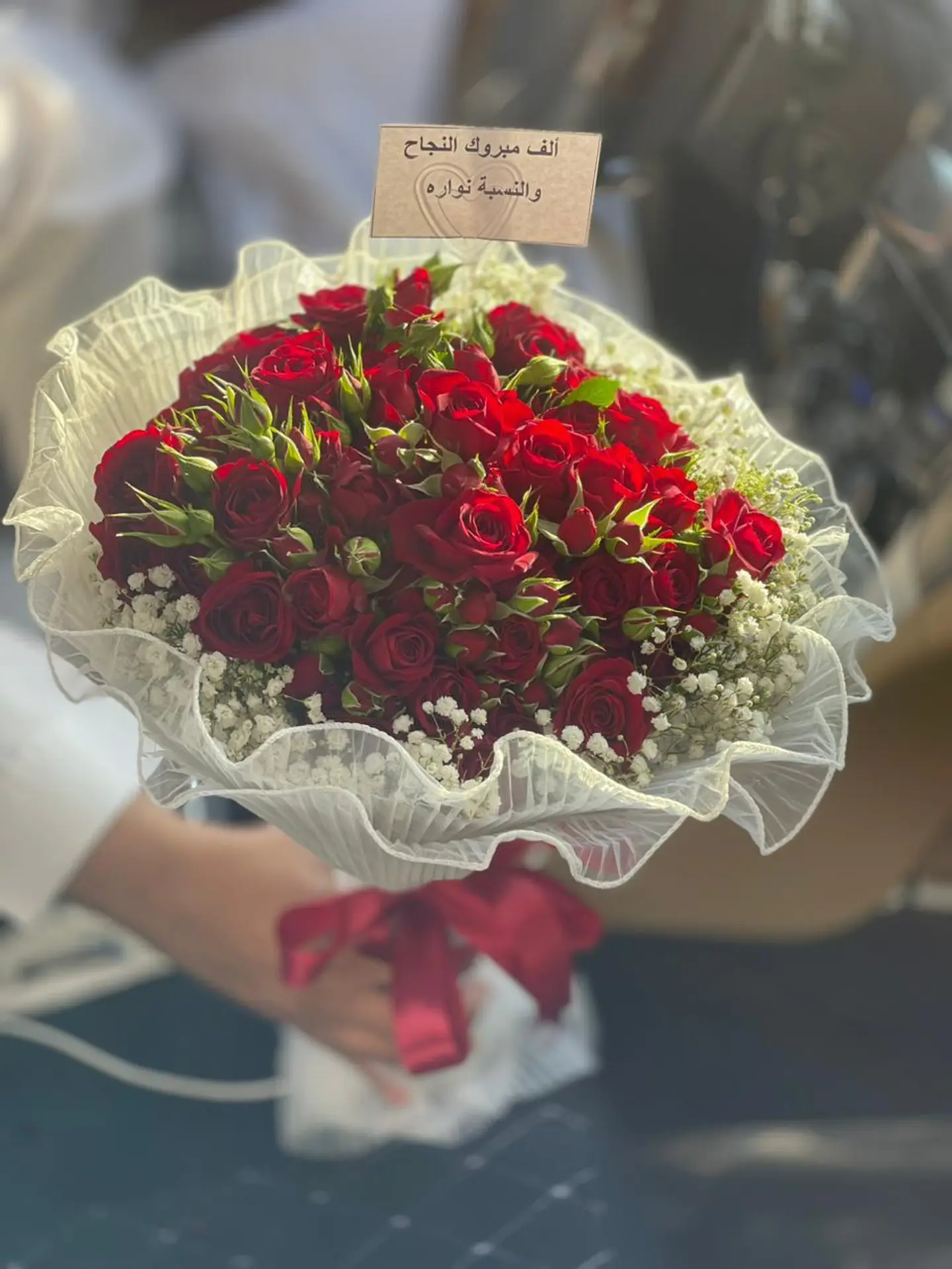 بيبي روز احمر تغليف قماش ابيض