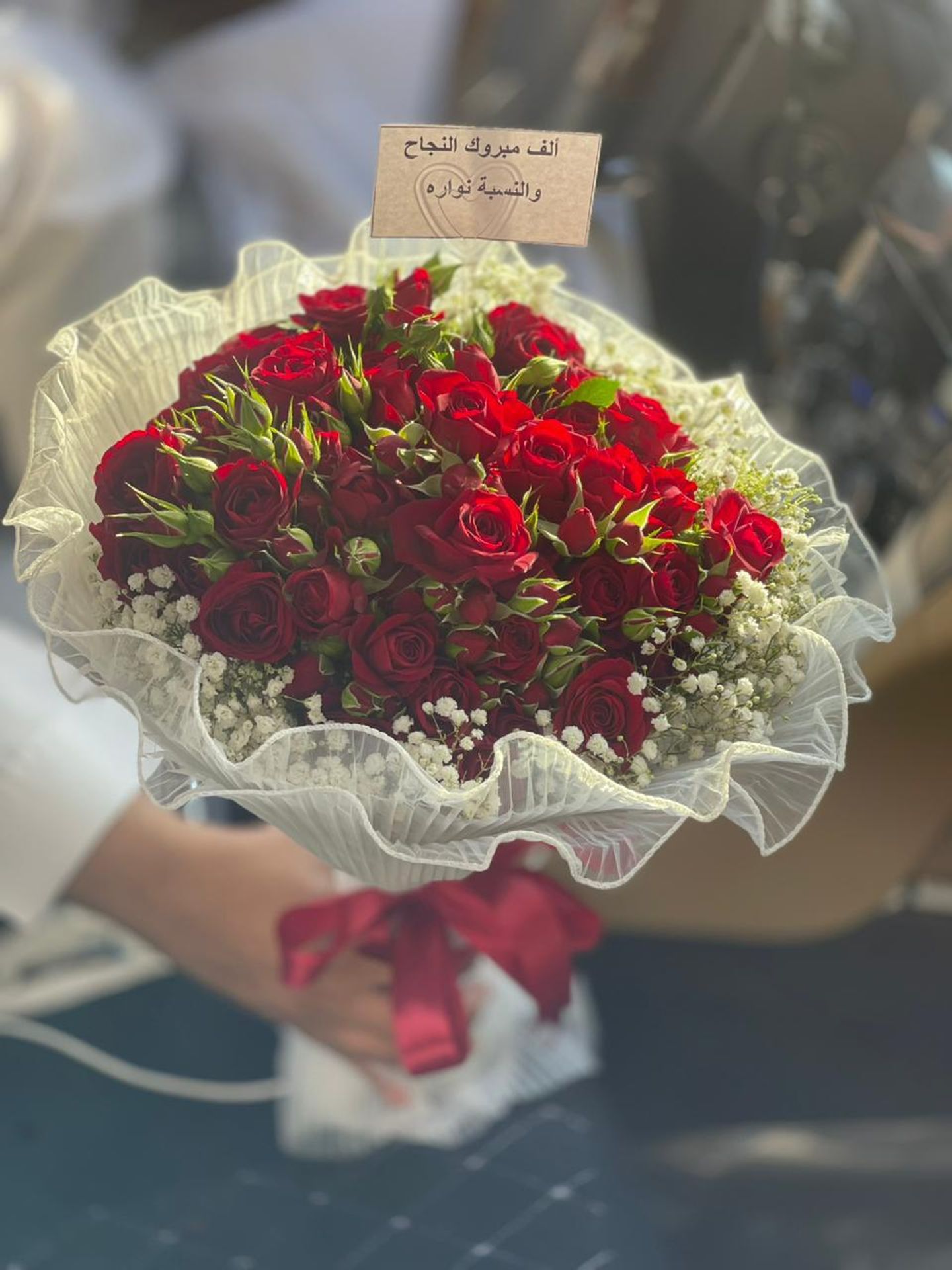 بيبي روز احمر تغليف قماش ابيض