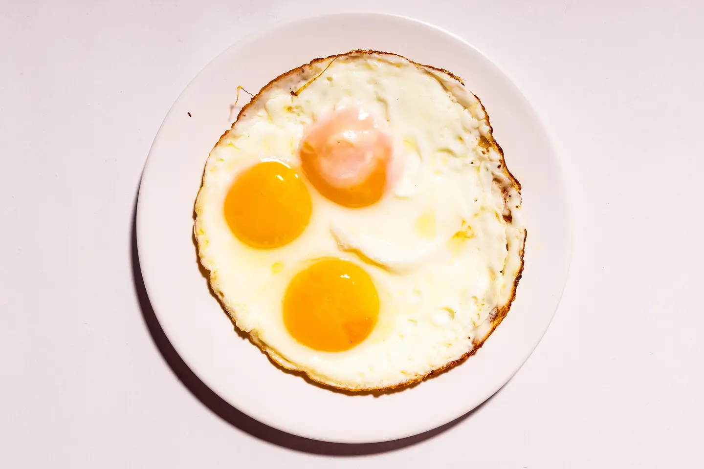 بيض عيون جبن