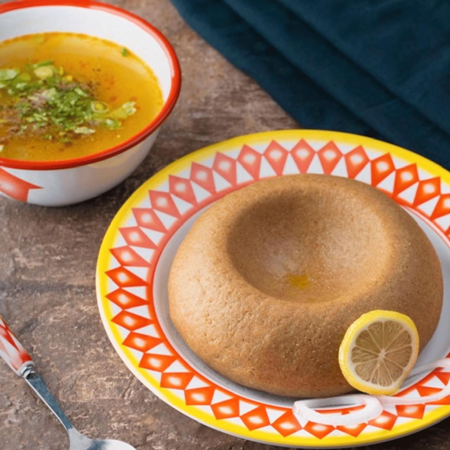 نصف كيلو مضغوط لحم مع العصيدة والمرق