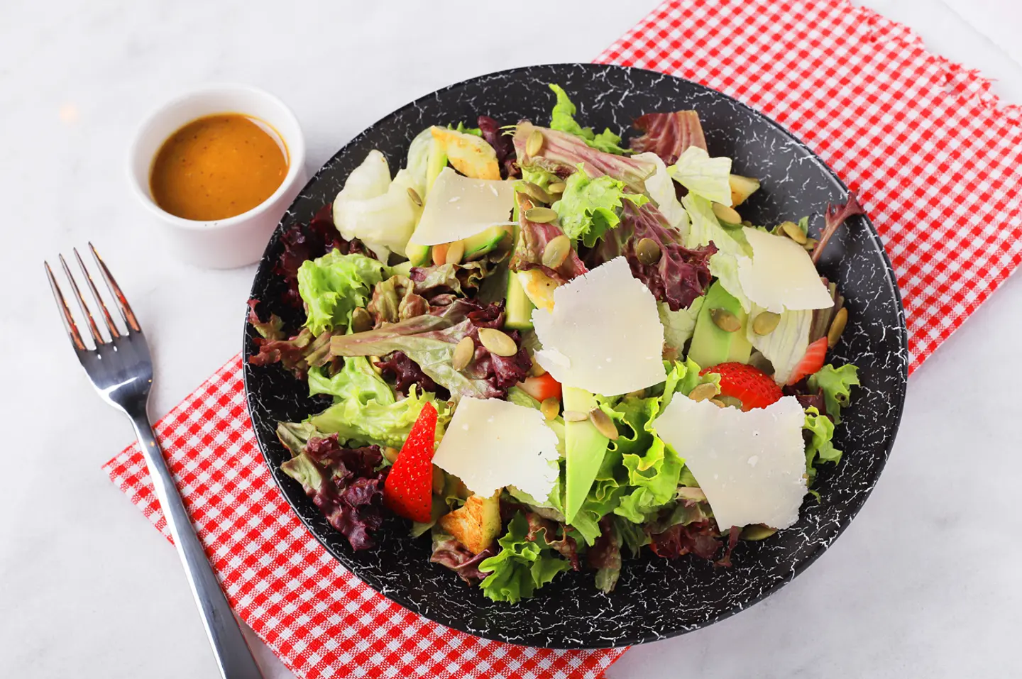 Avocado And Halloumi Salad