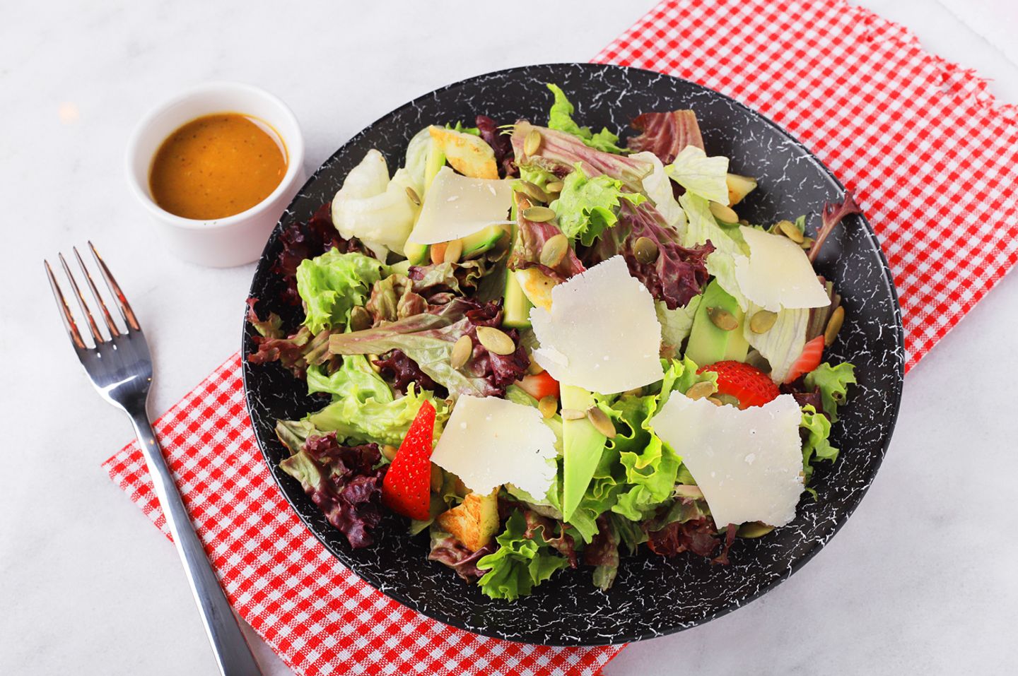 Avocado And Halloumi Salad