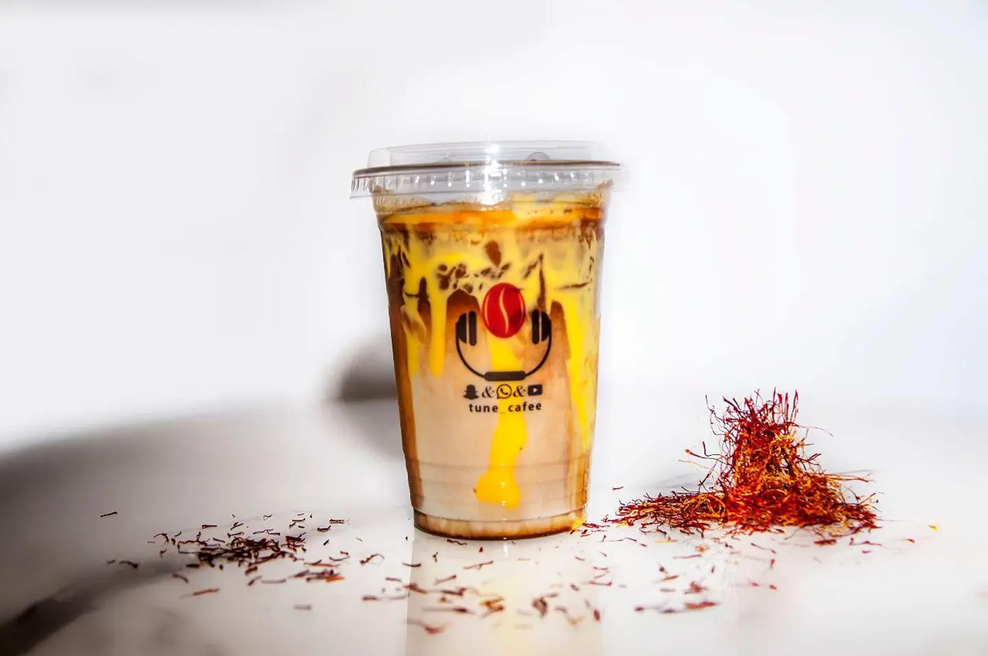 ايس زعفران لاتيه