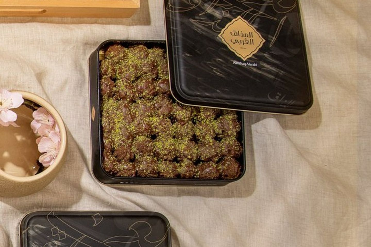 Almuthaq Al Mutamyaz Petit Four