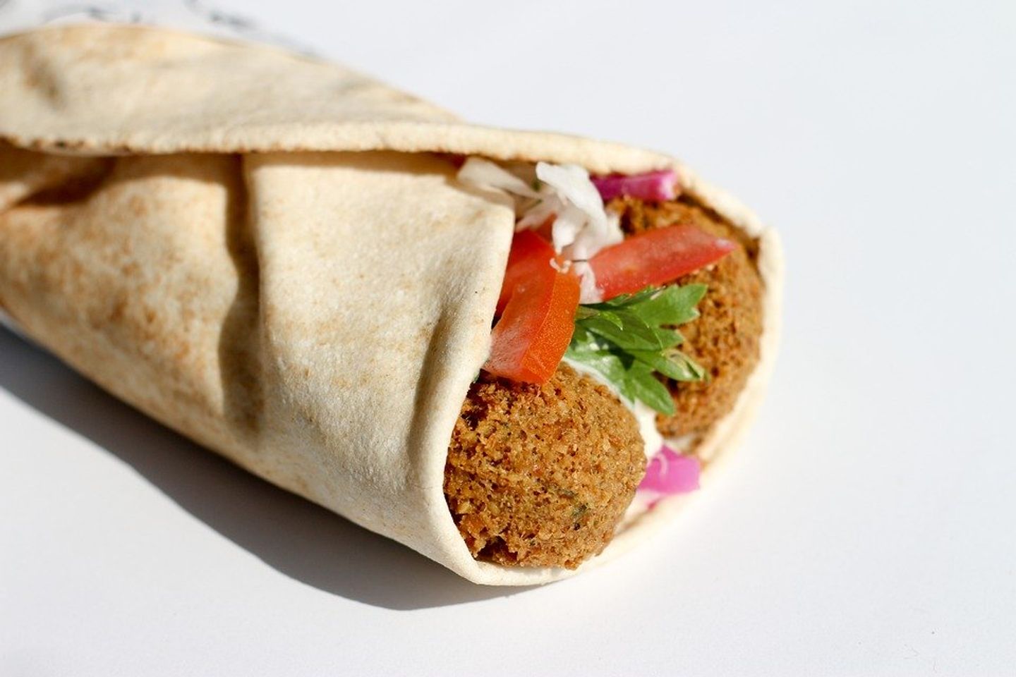 ساندوتش طعمية مع جبنة