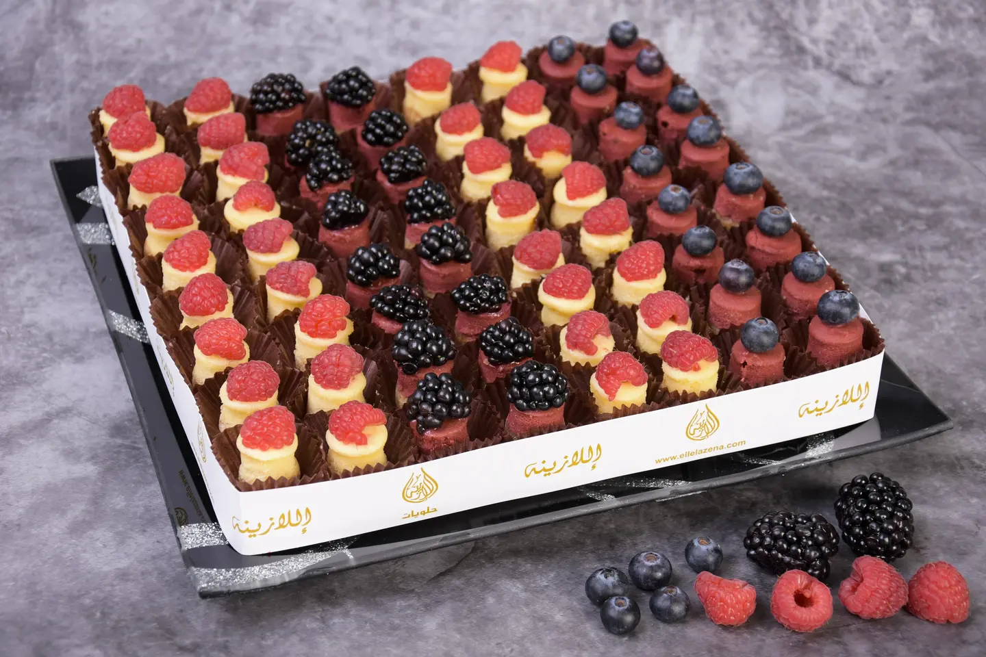 Minnie Cheese Cake (64 Pieces)