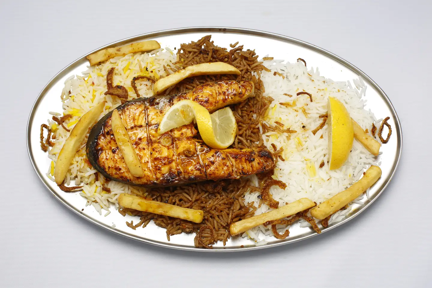 سلمون مشوي مع الأرز