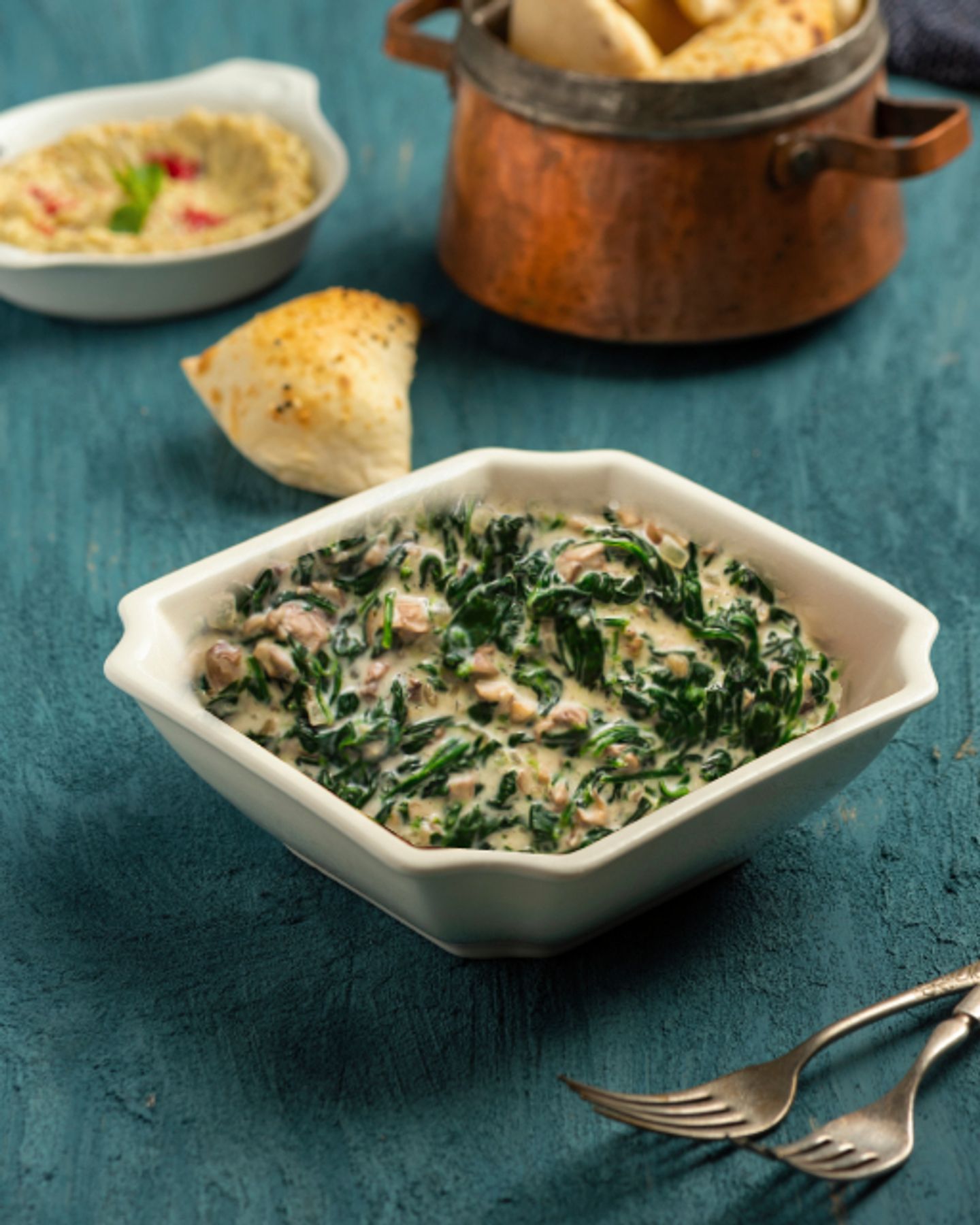 سبانخ مع كريمة وفطر