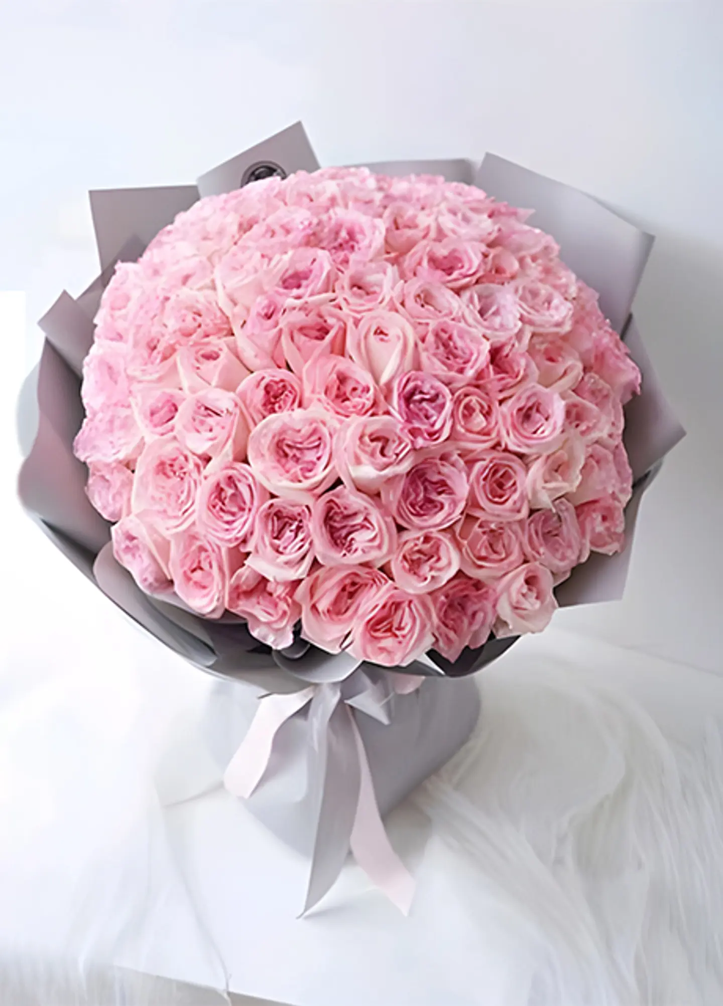 Hand Bouquet With 100  Pink Roses
