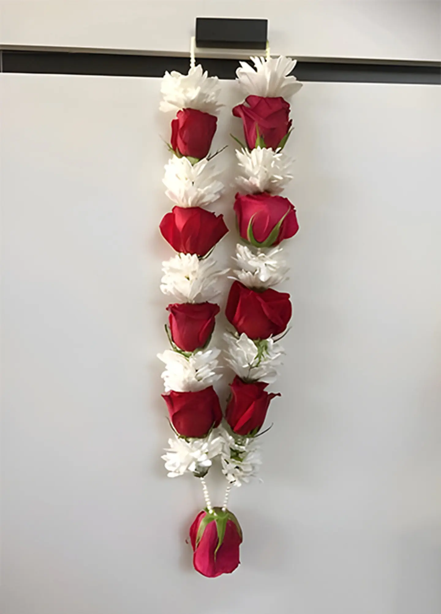 Neclase With  11 Rose And Chrysanthemum