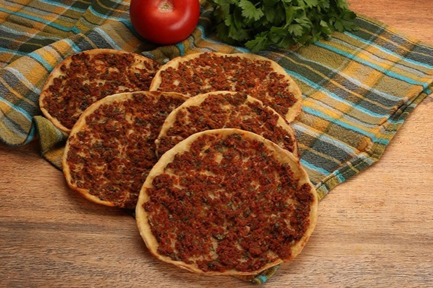 Lahmah Bel Ajeen With Pomegranate Molasses