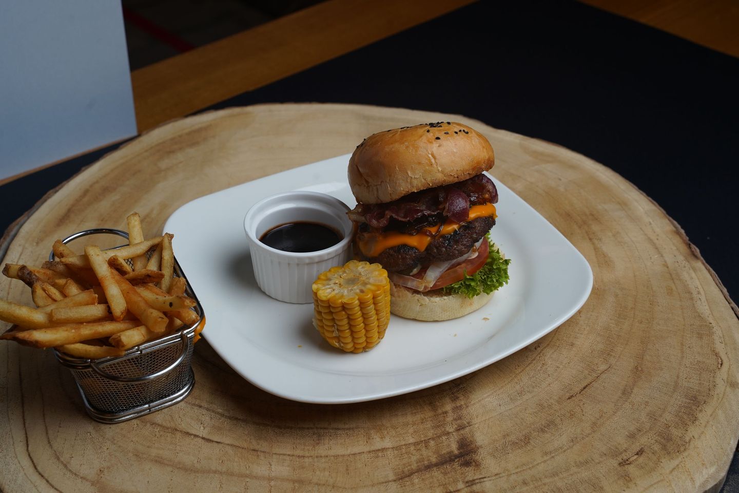 Ribs Yard Burger