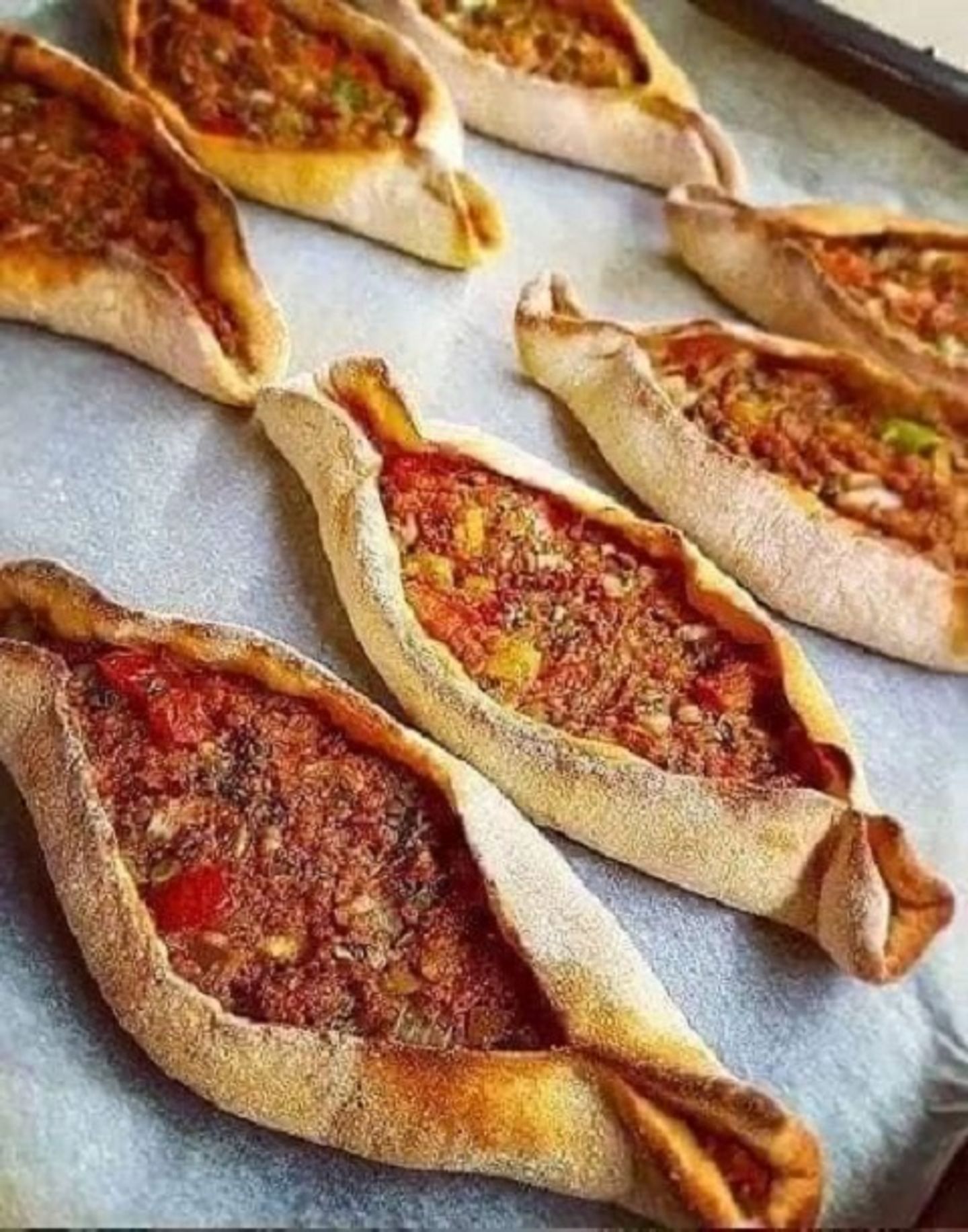 مناقيش لحم جبن