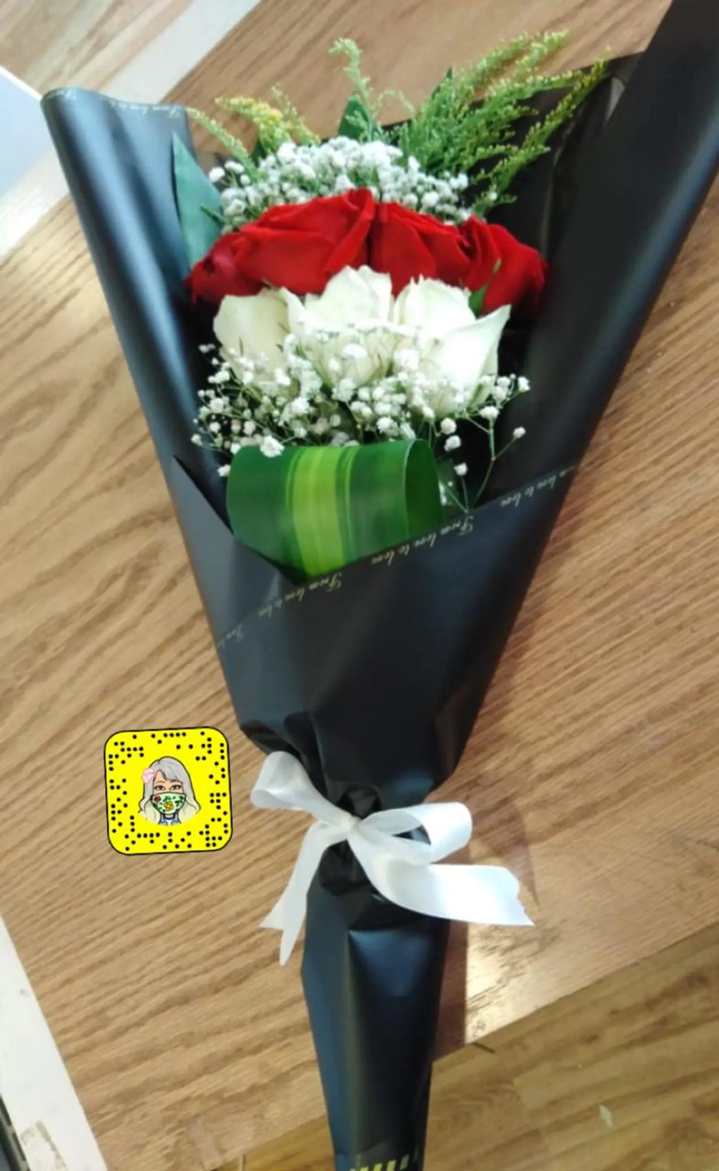 بوكيه ورد ابيض واحمر