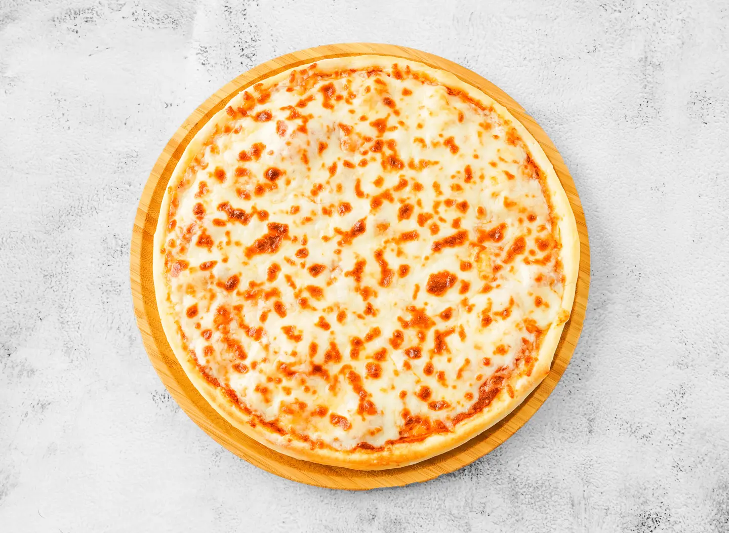 بيتزا موزريلا كبير