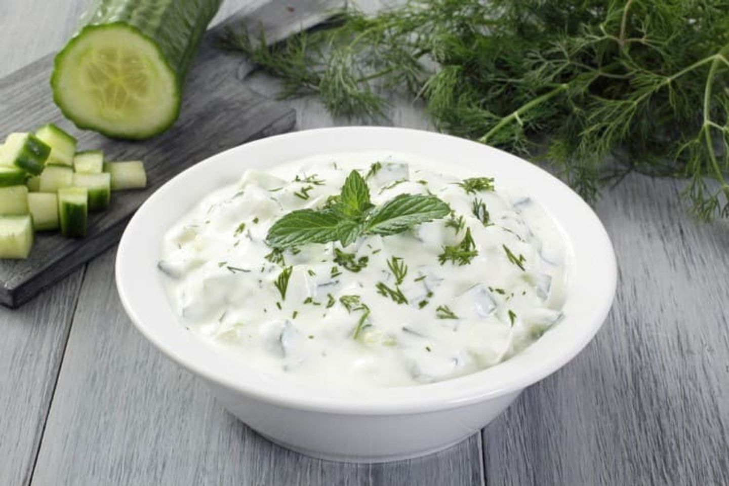 سلطة خيار  مع لبن