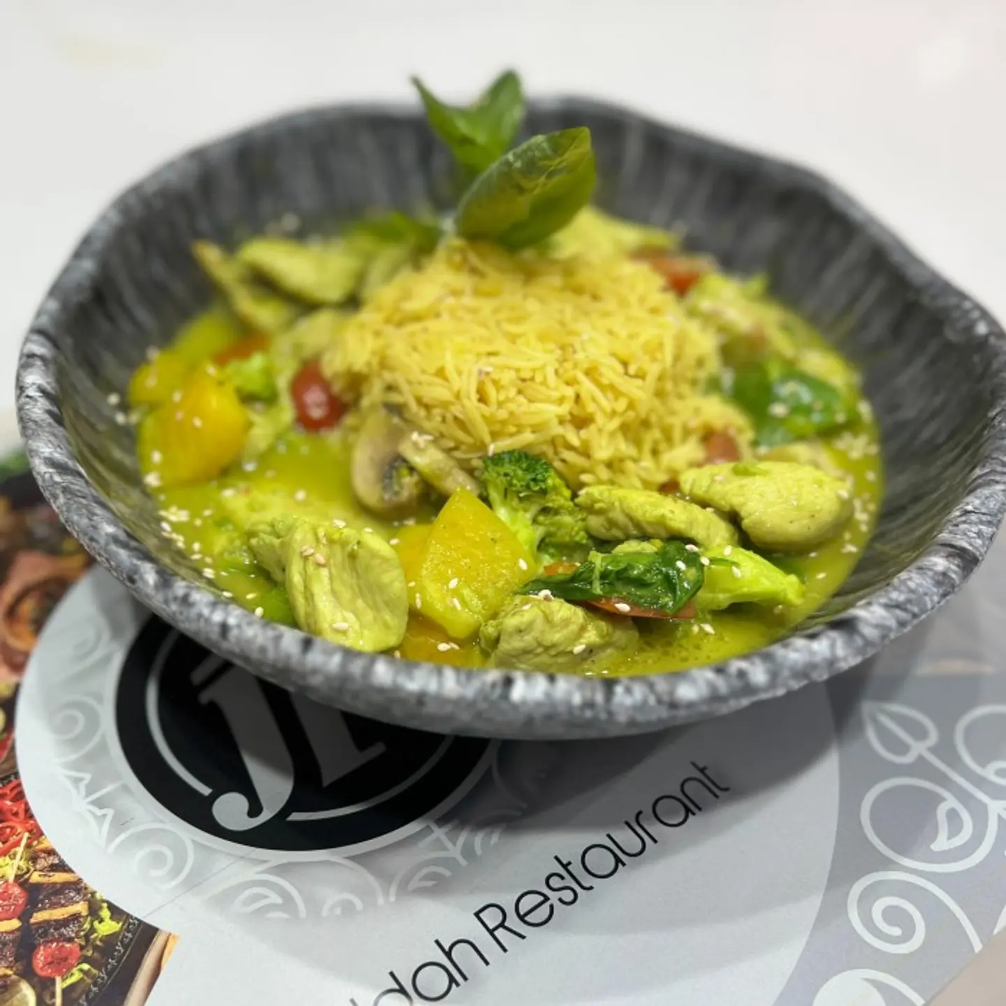 دجاج كاري أخضر