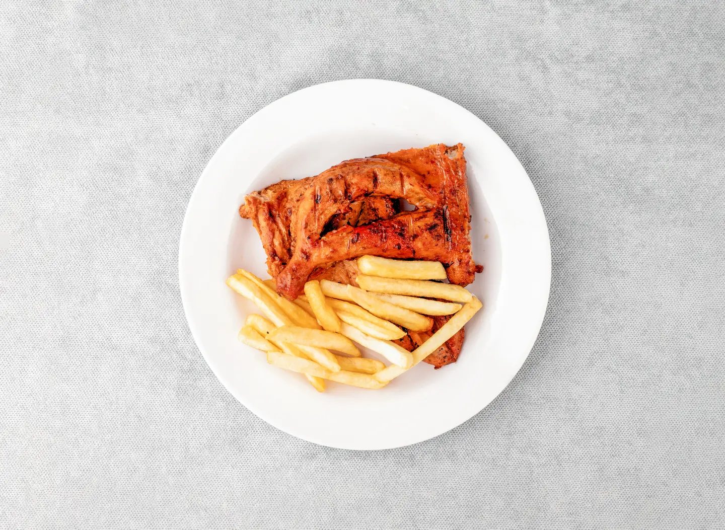 نصف حبة دجاج على الفحم سادة