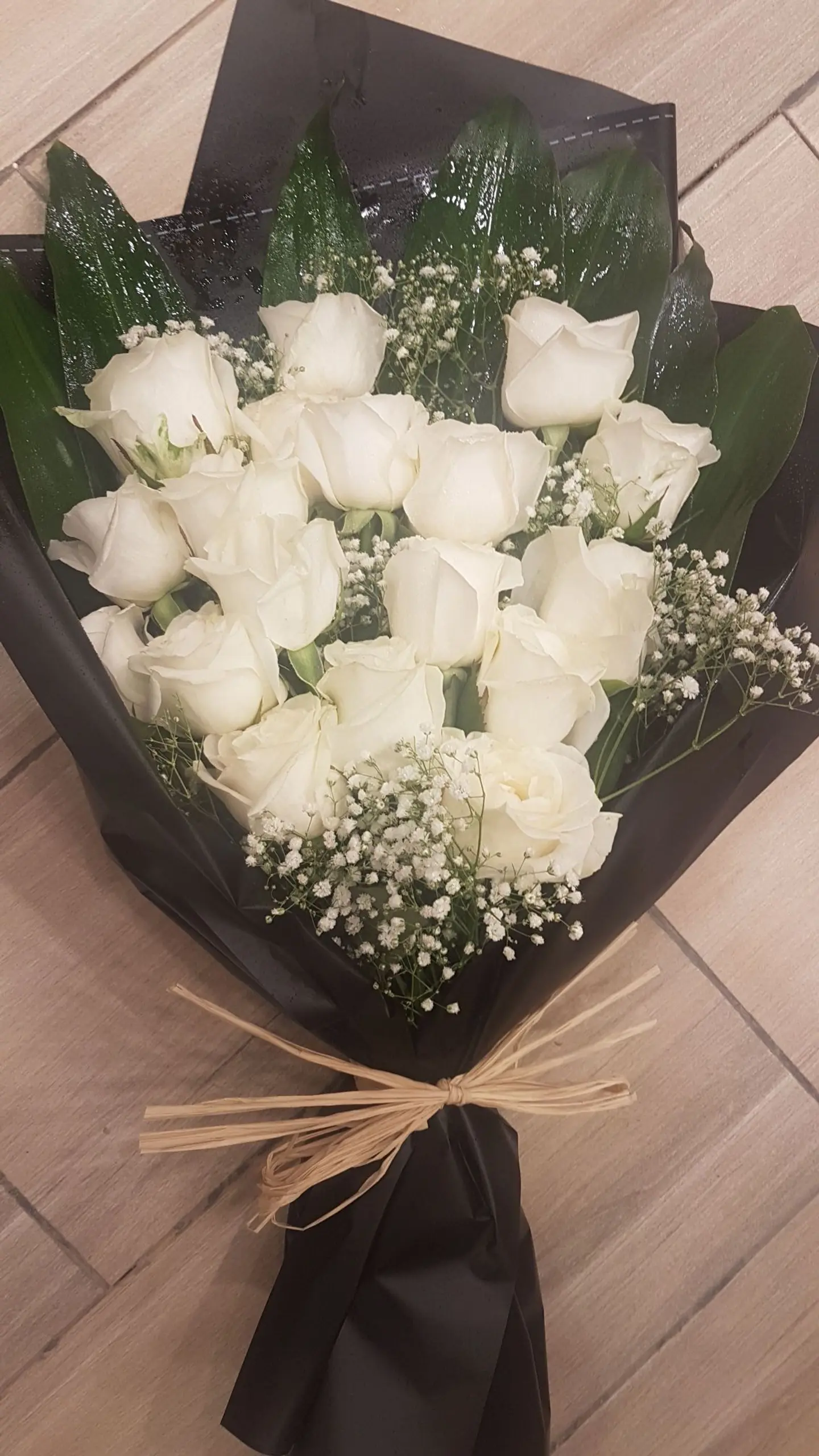 ورد طبيعي تغليف اسود