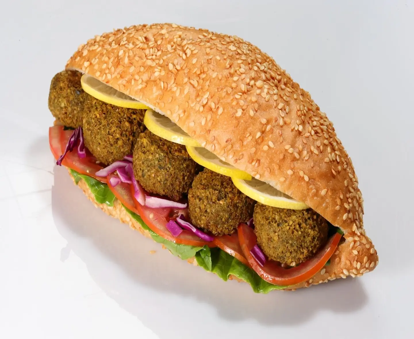 فلافل مشكل خبز كعك مع بيض مسلوق