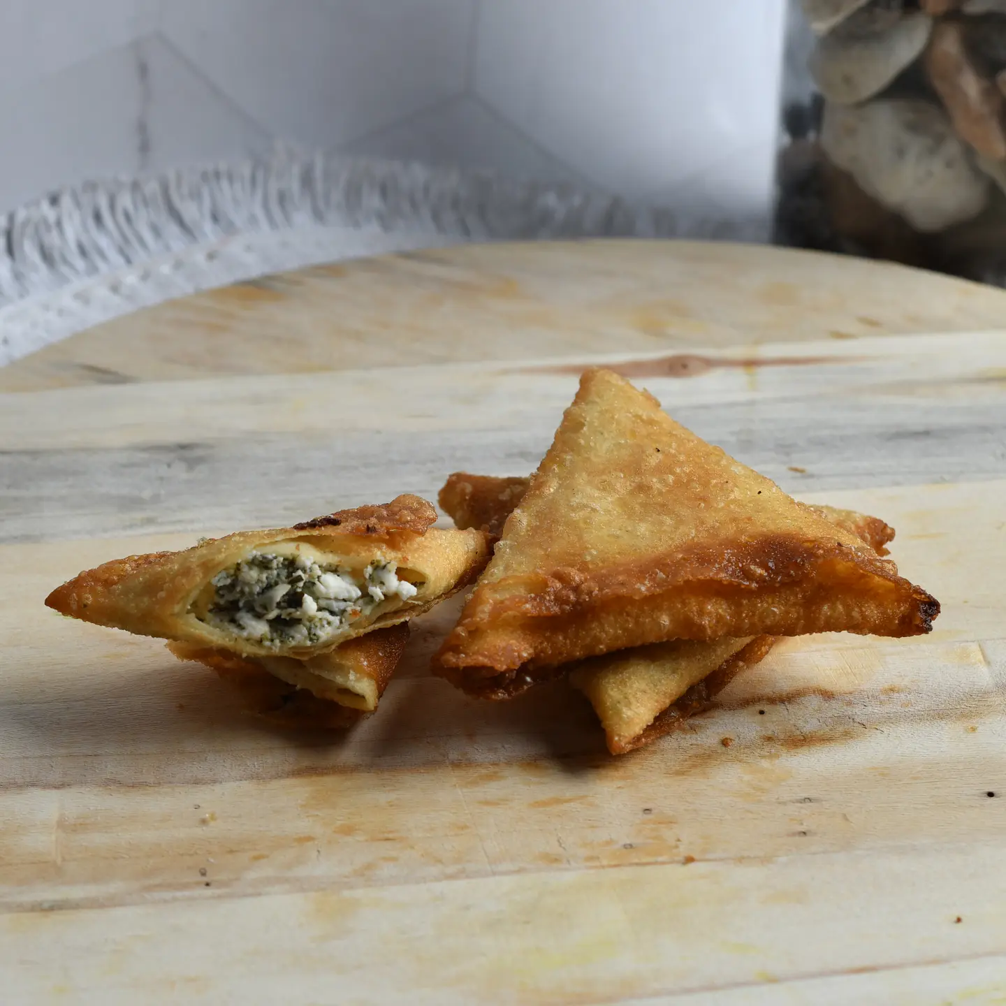 سمبوسة جبنة بيضاء مقلي