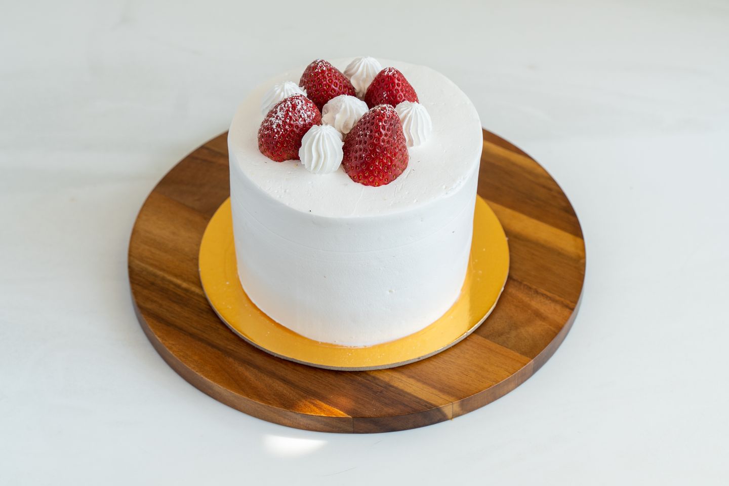 Vanilla Cake With Strawberry Filling