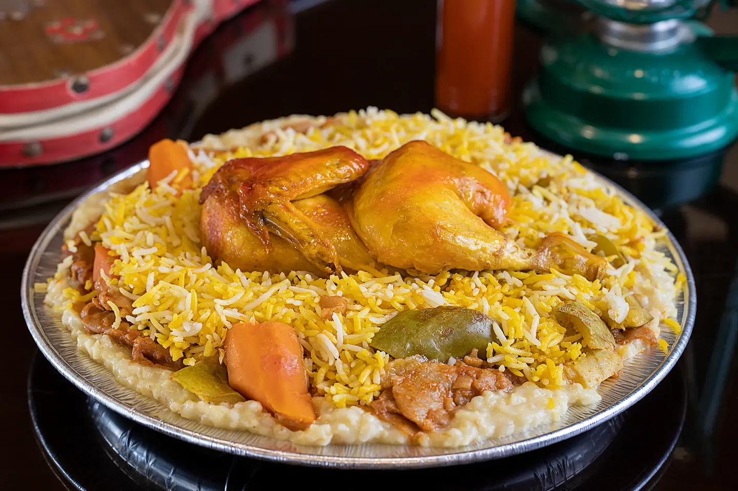 مثلوثة نصف حبة دجاج مندى مع الرز