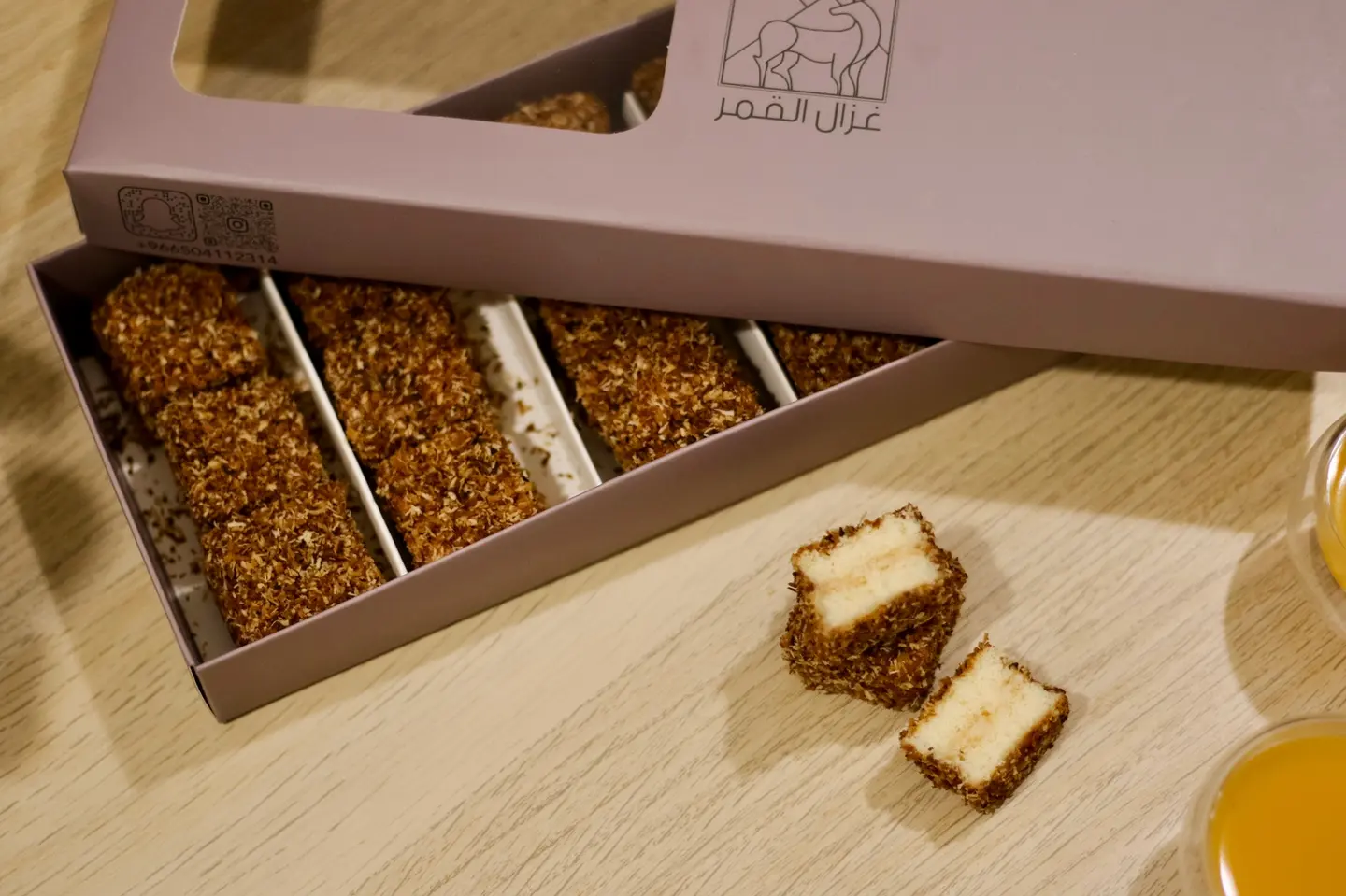 مكعبات جوز الهند المحمصه