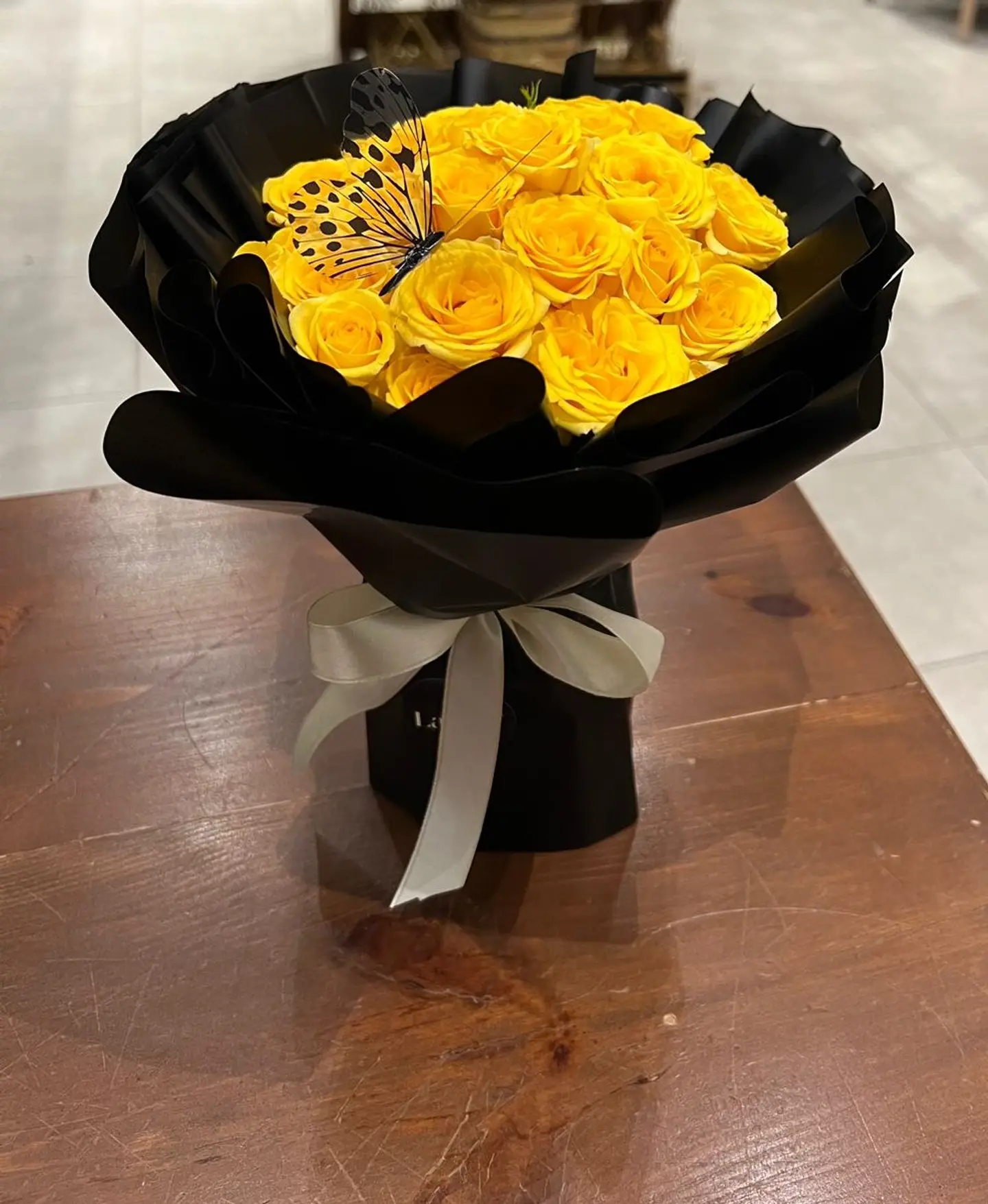 ميني بوكيه مع فراشة سوداء